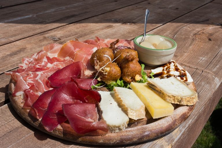 Tagliere di salumi valtellinesi