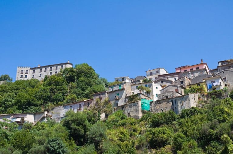 Viggianello, borgo tra roccia e natura nel cuore del Pollino
