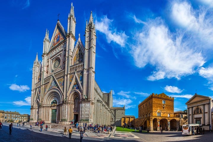 Civita di Bagnoregio and Orvieto Day Tour from Rome