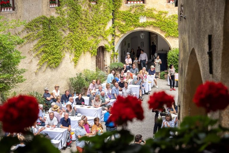 Eventi primavera 2026 a Scena: vino, musica e tour in e-bike