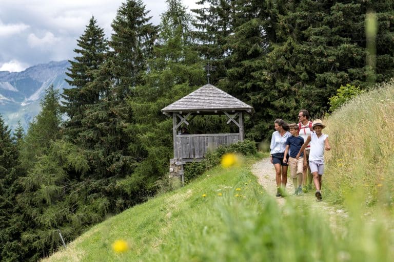 Vacanze in famiglia a Scena: natura, divertimento e relax sopra Merano