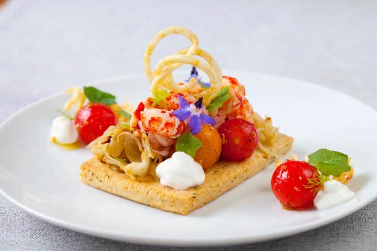 Fiori nel piatto: come la flora decora la cucina tradizionale dei borghi